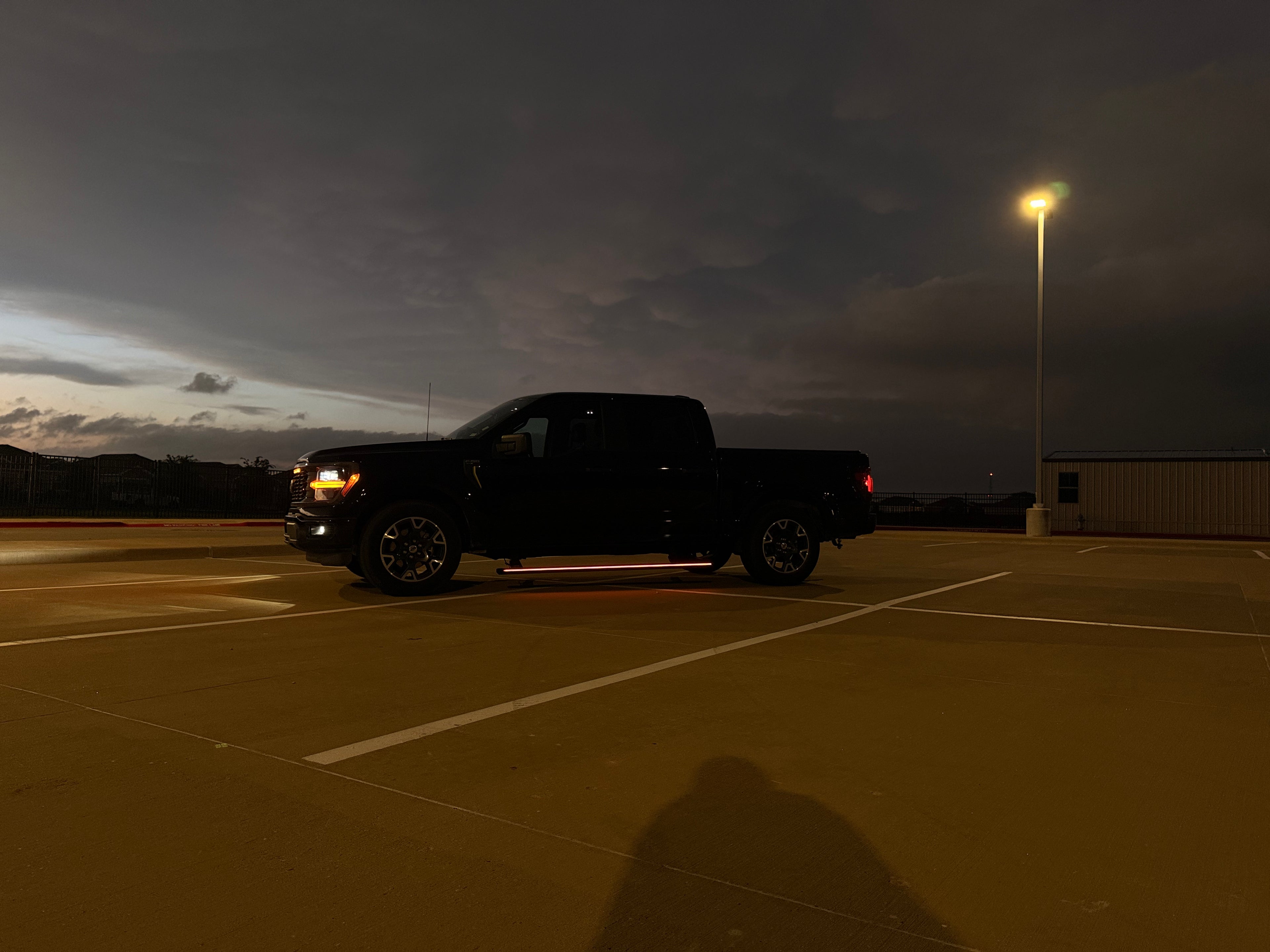 Automatic Electric Power Side Steps with Dynamic LED Lighting