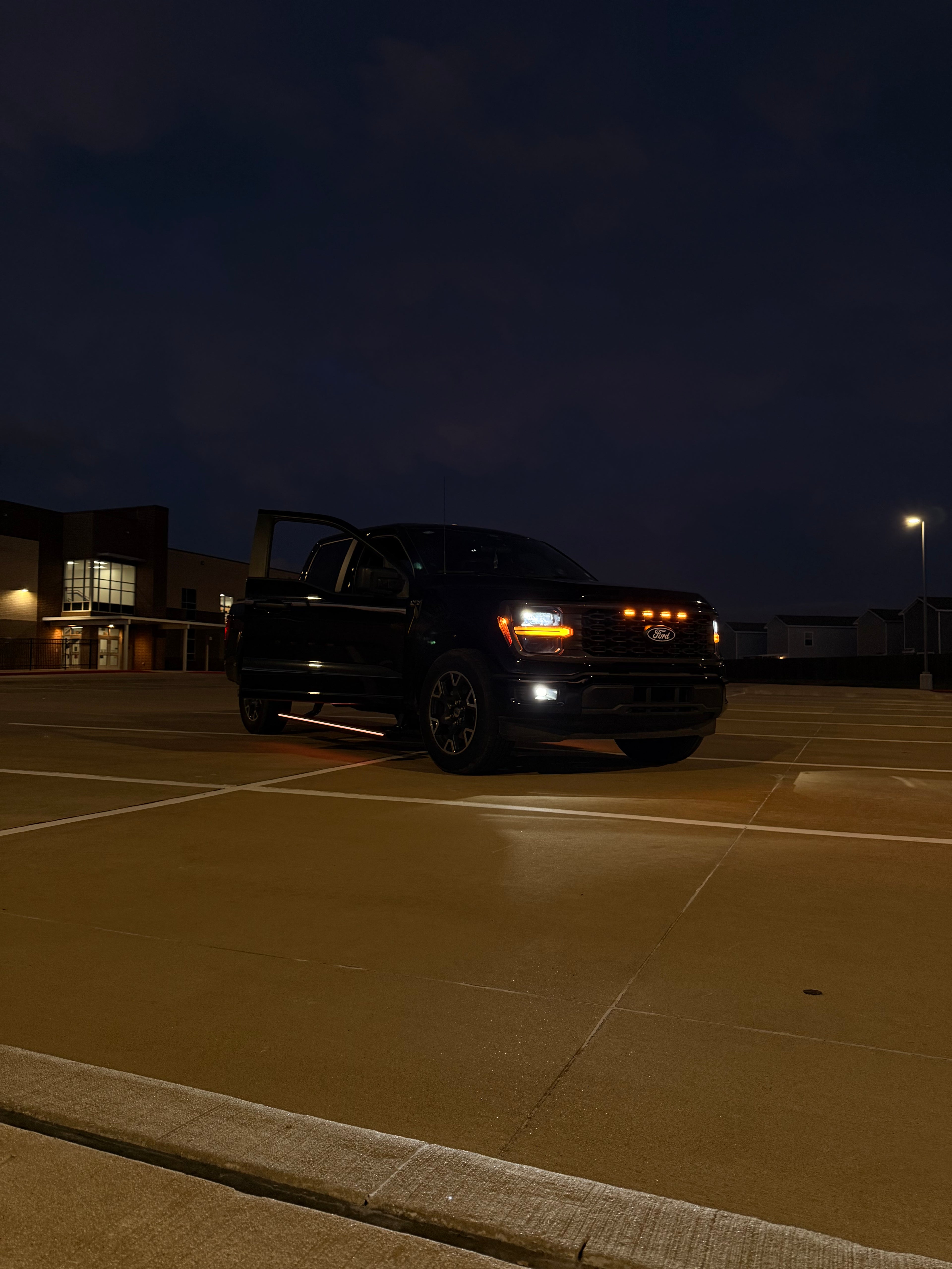 Automatic Electric Power Side Steps with Dynamic LED Lighting