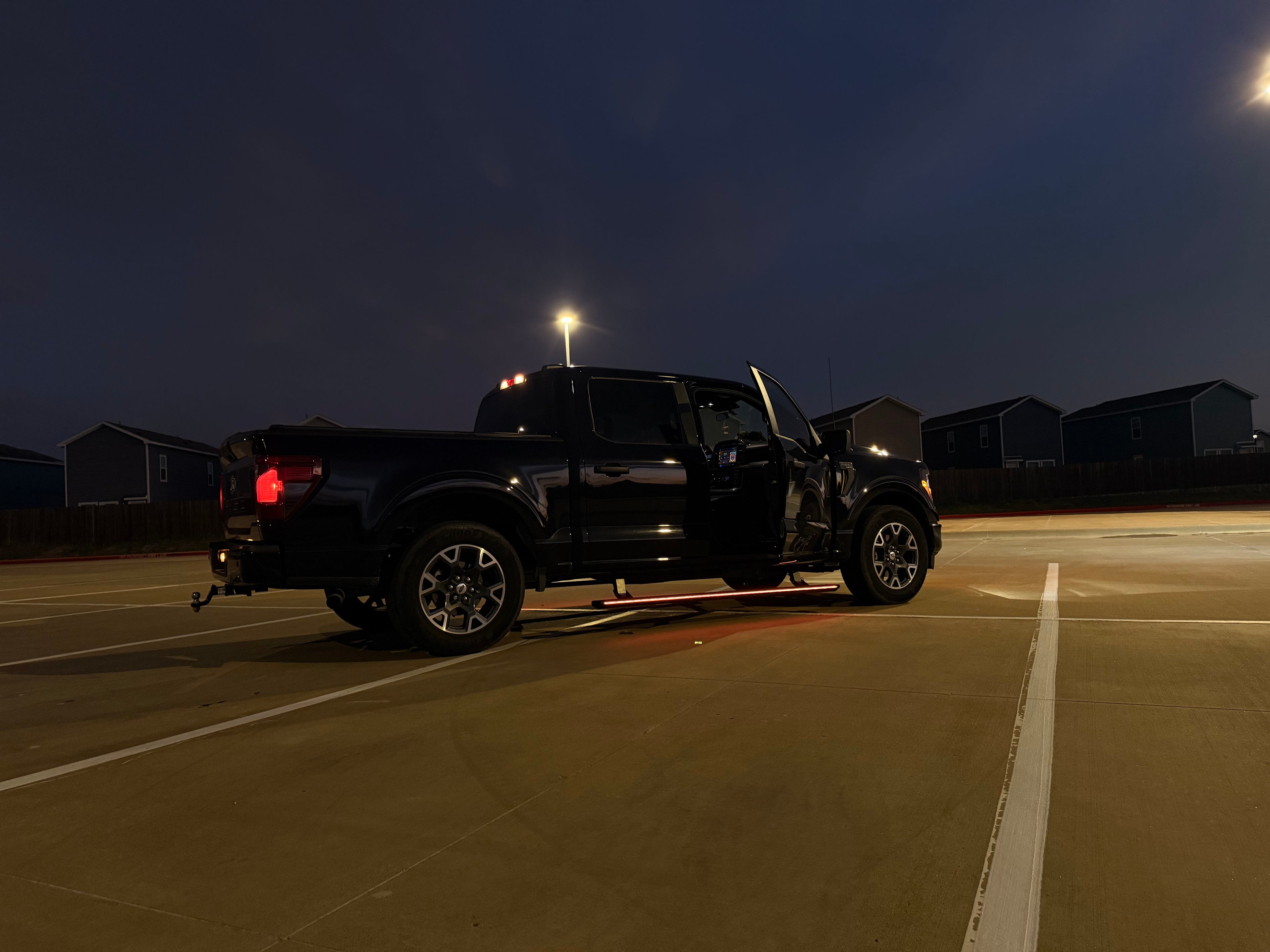 Automatic Electric Power Side Steps with Dynamic LED Lighting