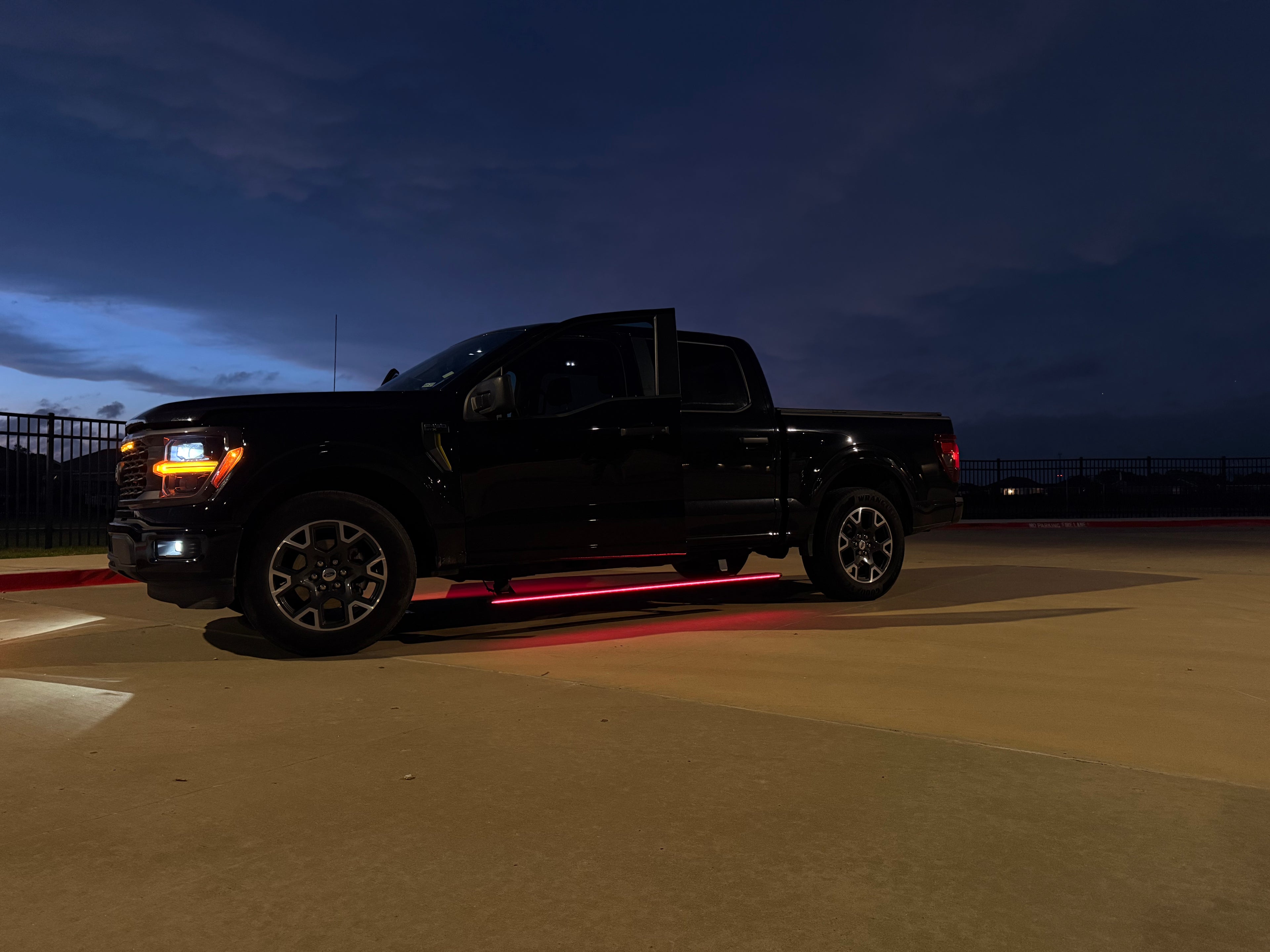 Automatic Electric Power Side Steps with Dynamic LED Lighting